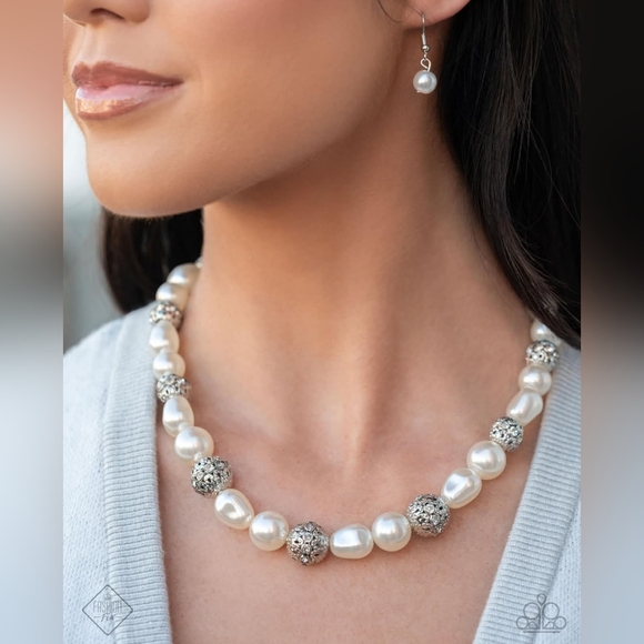 Posh Pattern White Necklace Fashion Jewelry Paparazzi - Picture 2 of 3